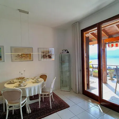Casa vacanze In With Pool Maccagno