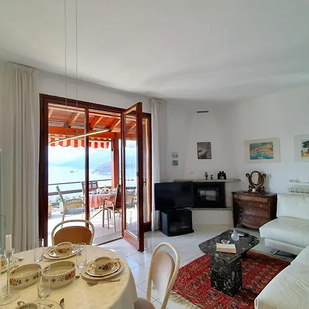 Casa vacanze In With Pool Maccagno